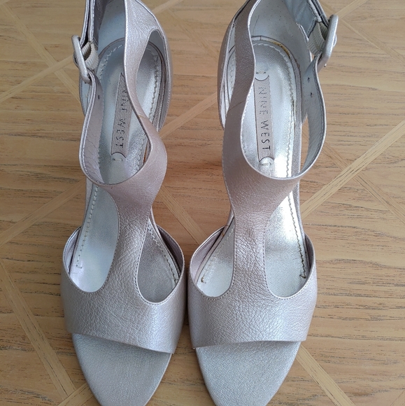 Nine West Jendavi Silver Leather Sandals - Picture 4 of 10